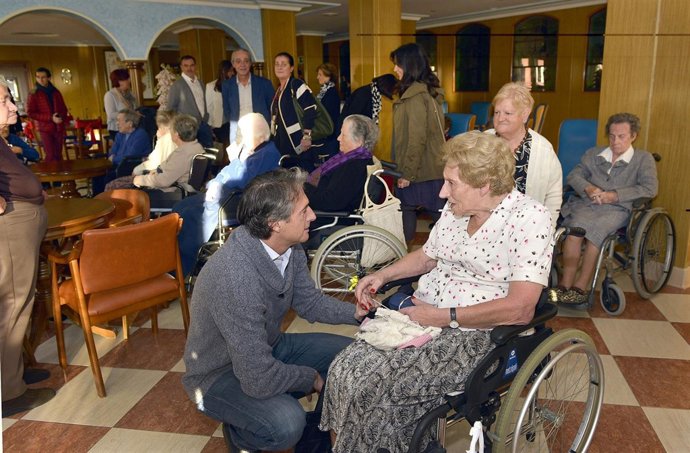 La Corporación en la residencia de las Hermanitas de Santa Lucía