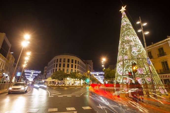 Almería se viste de luz y color para vivir la Navidad.