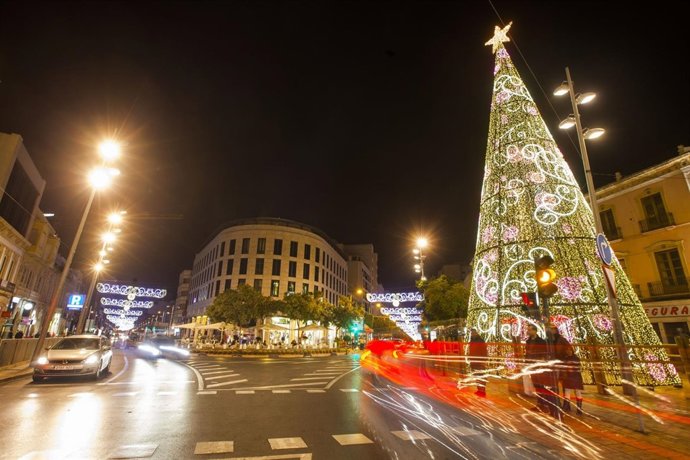 Almería se viste de luz y color para vivir la Navidad.