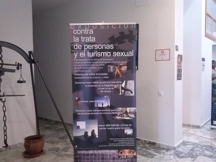 Exposición contra la trata de personas en Huelva