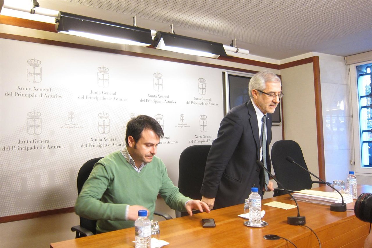El diputado de IU Gaspar Llamazares, durante la rueda de prensa. 