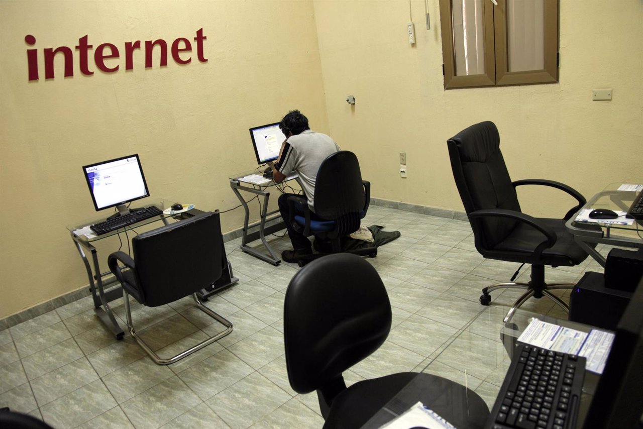 An Internet user surfs the net at a branch of the state-run telecommunications c