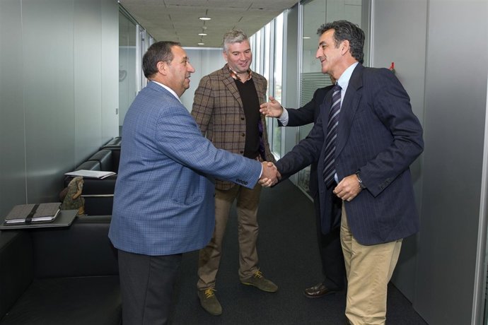 Martín con el director de Columbia 