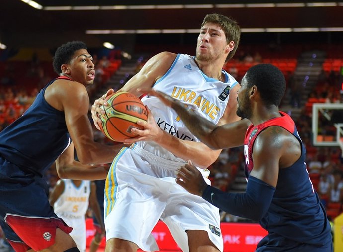 Viacheslav Kravtsov refuerza la pintura del CAI Zaragoza