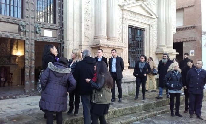 Entrada a la capilla ardiente