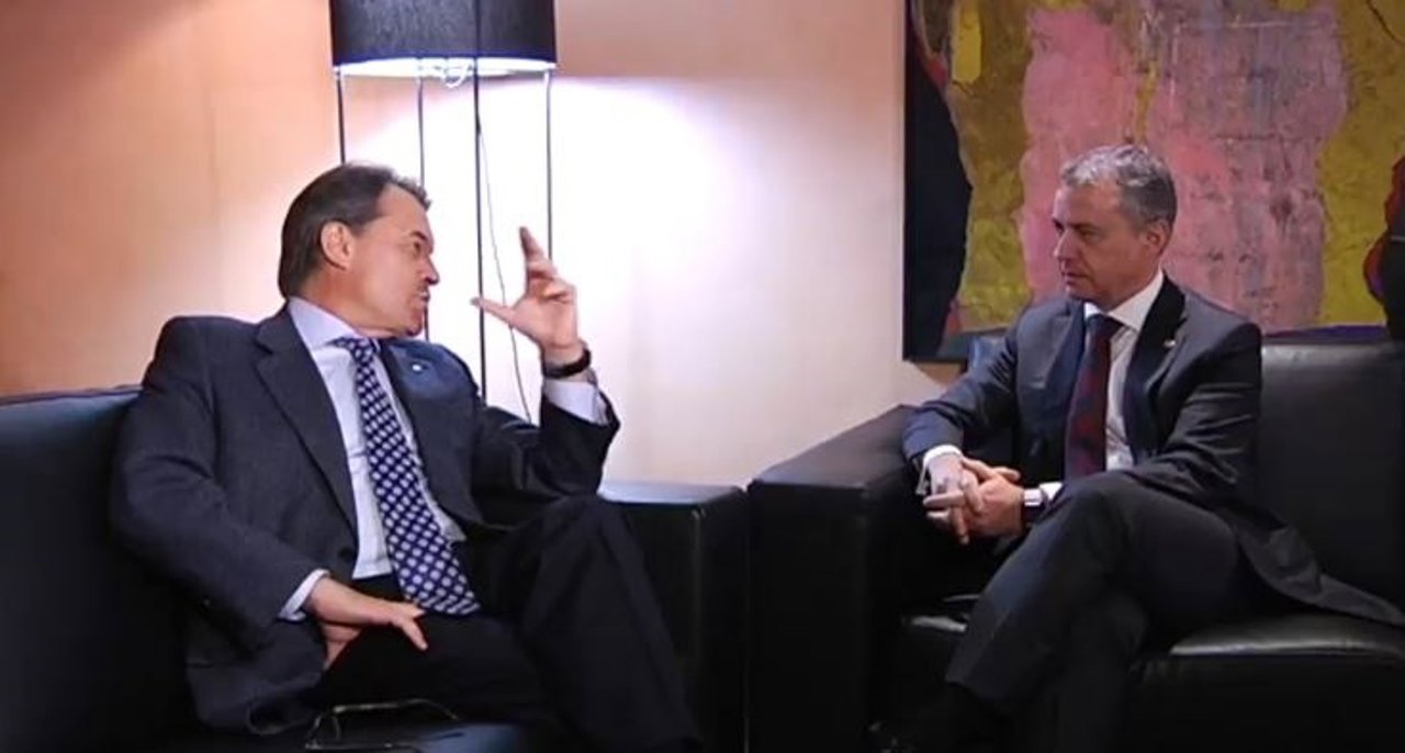 Captura de pantalla de vídeo de reunión entre Mas y Urkullu