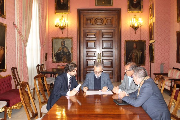 Firma de convenio entre Ayuntamiento de Sevilla y Cotracom