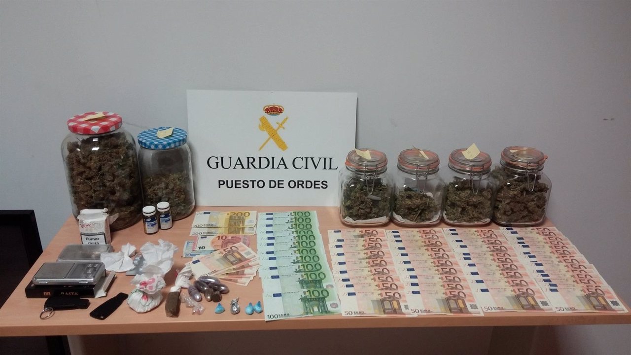 Efectos intervenidos a detenido en Cerceda (A Coruña).