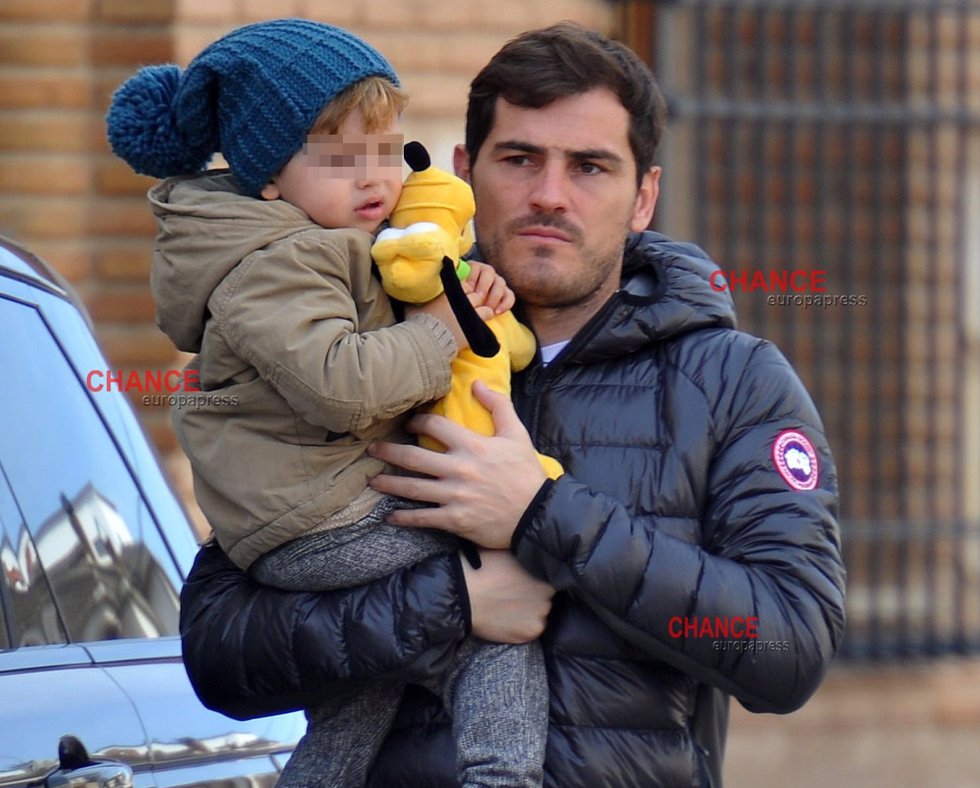 Iker Casillas con su hijo Martín     