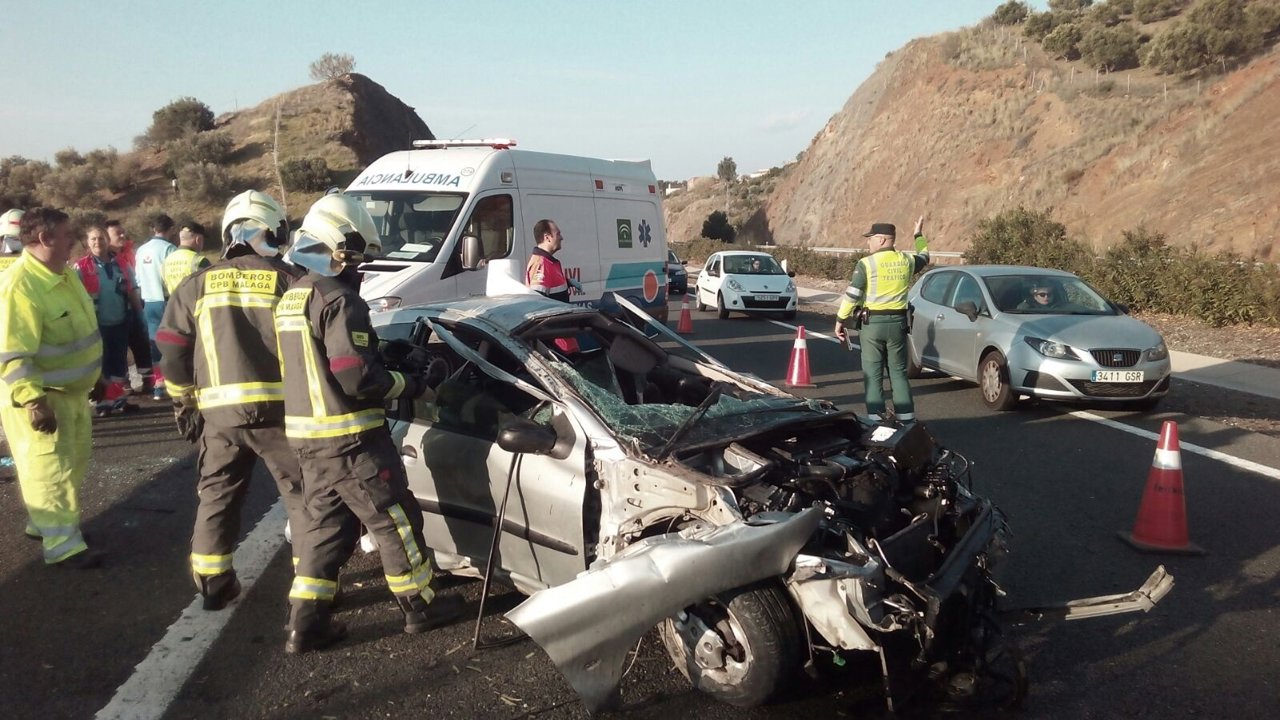 Accidente en la A-7 Vélez-Málaga CPB Bomberos