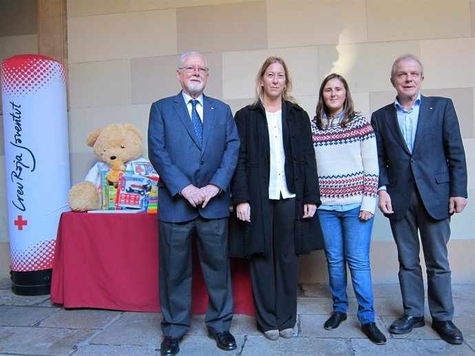 Representantes de la Creu Roja y la Generalitat 