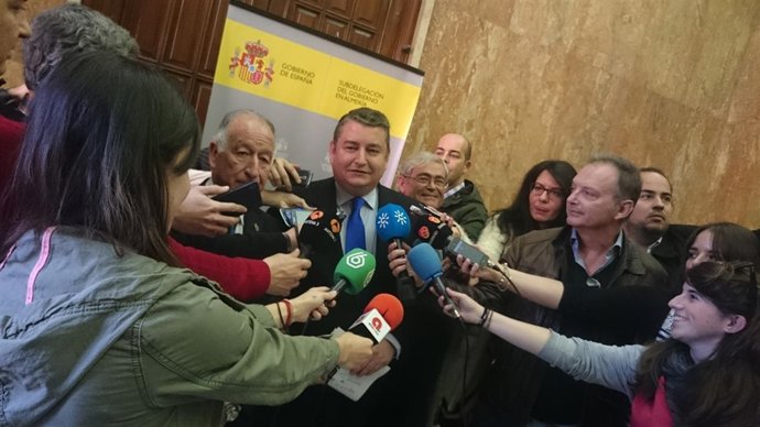 Antonio Sanz atiende a los medios en Almería