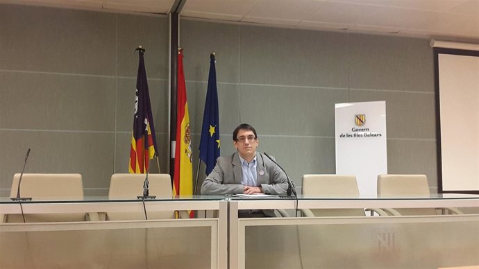 El conseller de Trabajo durante la rueda de prensa