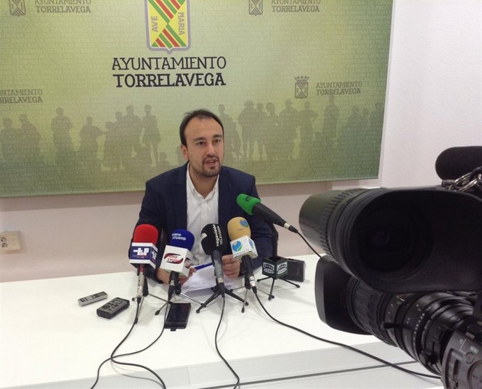 López Estrada en rueda de prensa 