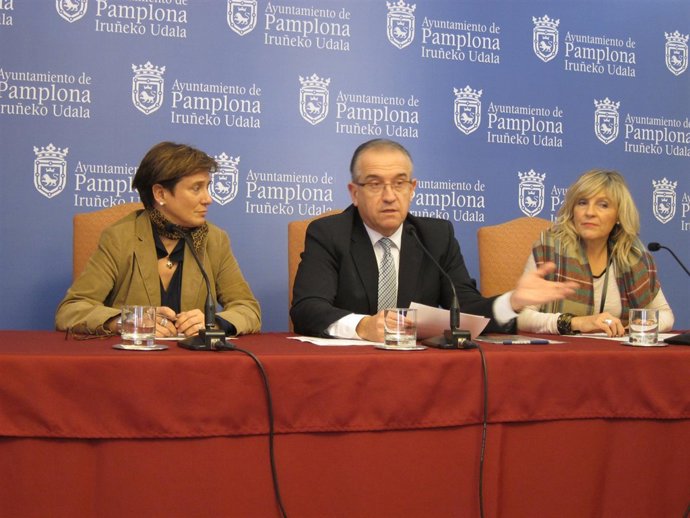 Ana Elizalde, Enrique Maya y María Caballero, concejales de UPN.