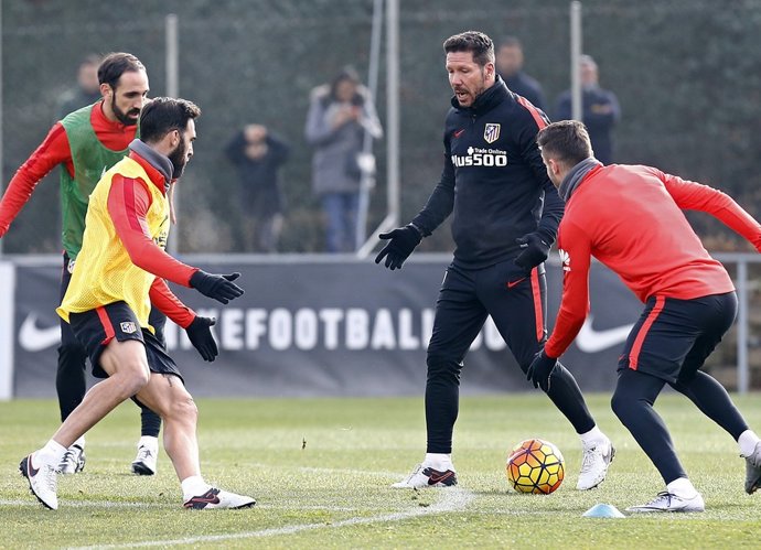 Simeone durante el entrenamiento