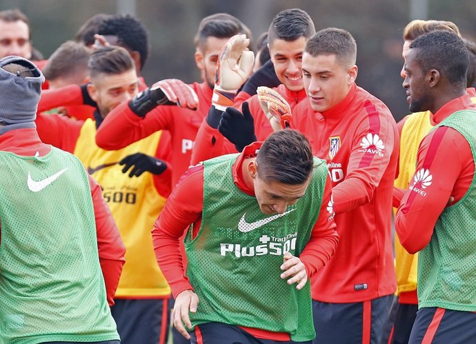 Kranevitter, atravesando el pasillo de sus compañeros