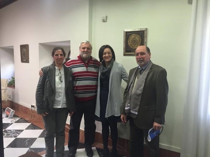 Crespín (centro) se reúne con los resposables de las asociaciones