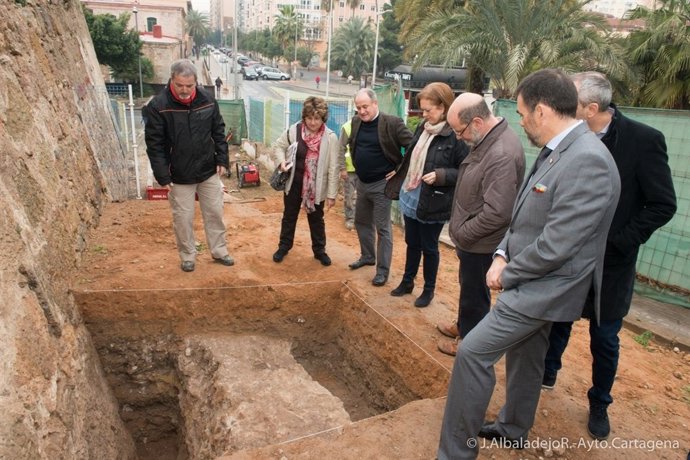 Hallan niveles de época romana en las excavaciones de la Muralla de Tierra 