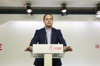 Ferraz desoye a los 'barones' que piden convocar ya el congreso