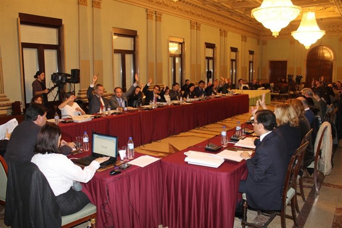 Último pleno del año en el Ayuntamiento de Huelva. 
