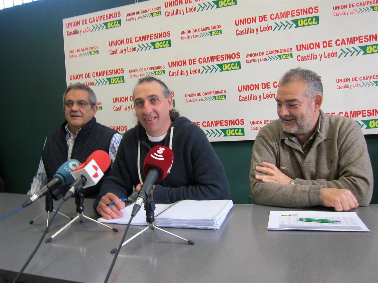 González Palacin (centro) hace balance de 2015.