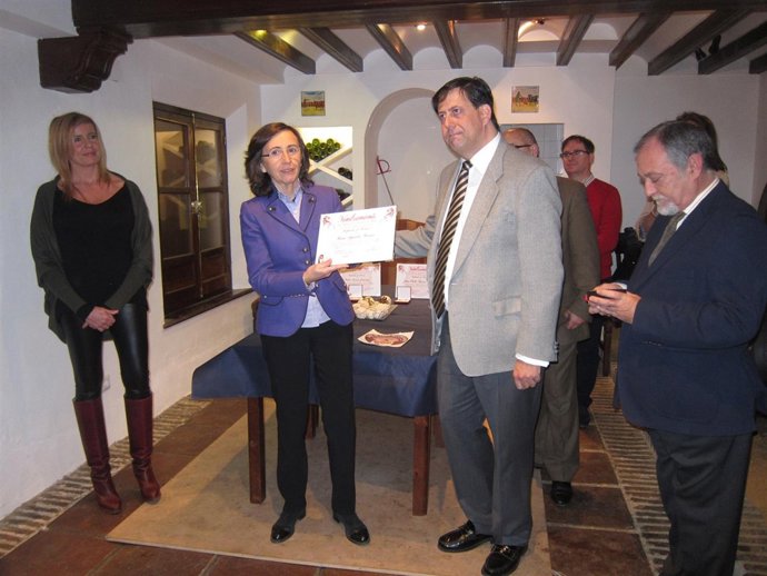 Rosa Aguilar es nombrada Cofrade de Honor