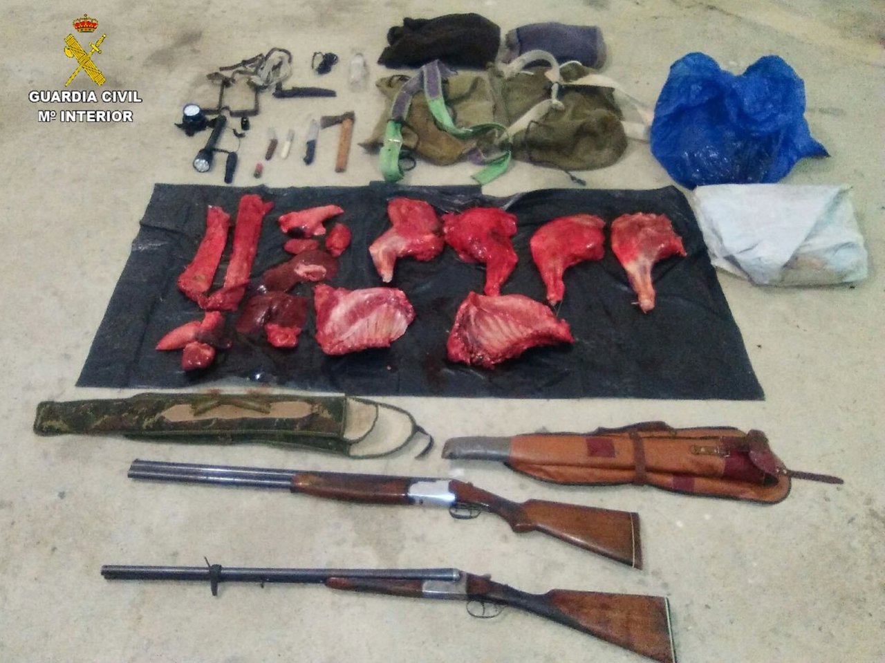 Material intervenido a dos supuestos furtivos. 