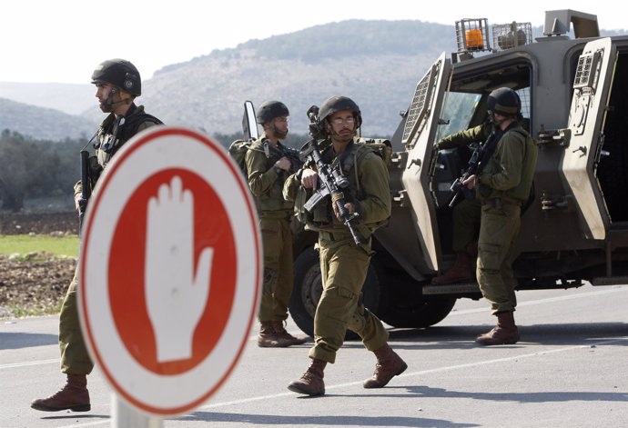 Soldados Del Ejército De Israel En Un 'Checkpoint'
