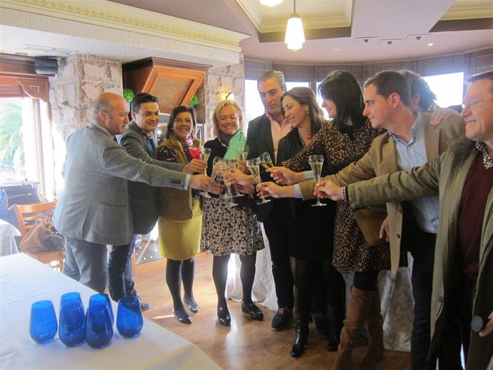 Brindis de los diputados del PP. 
