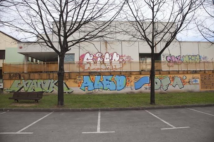 Pintadas en el poliderportivo Juan de Herrera