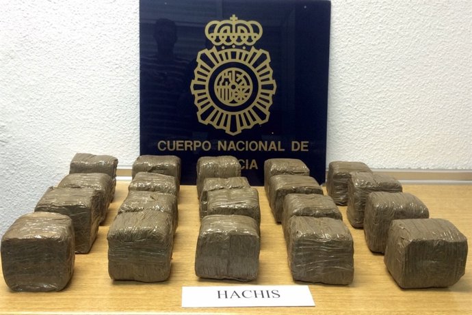 Droga incautada en dos domicilios en La Línea