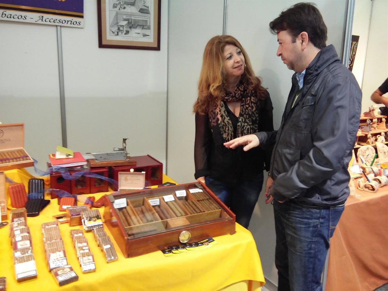 Carlos Alonso recorre la Feria de Artesanía en Reyes