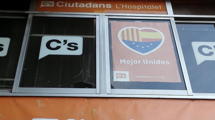 Apedran la sede de Ciudadanos en L'Hospitalet de Llobregat
