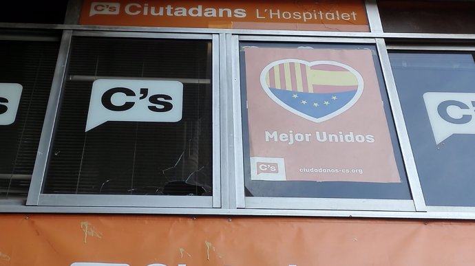 Apedran la sede de Ciudadanos en L'Hospitalet de Llobregat