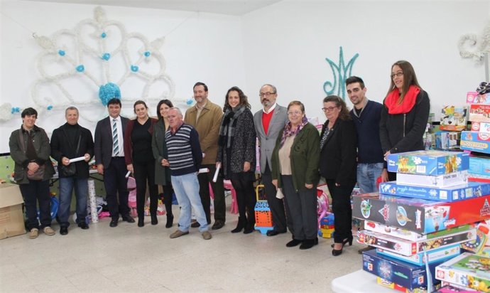 Preparativos para la festividad de los Reyes en el barrio La Orden de Huelva