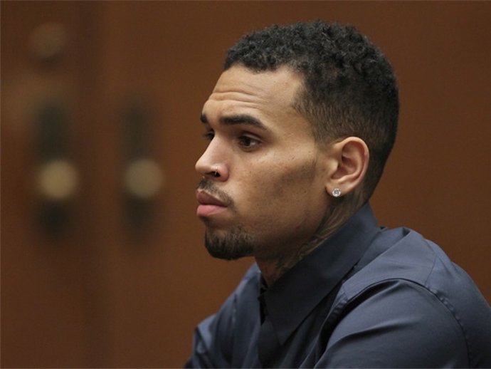 Chris Brown de nuevo en problemas por agresión 