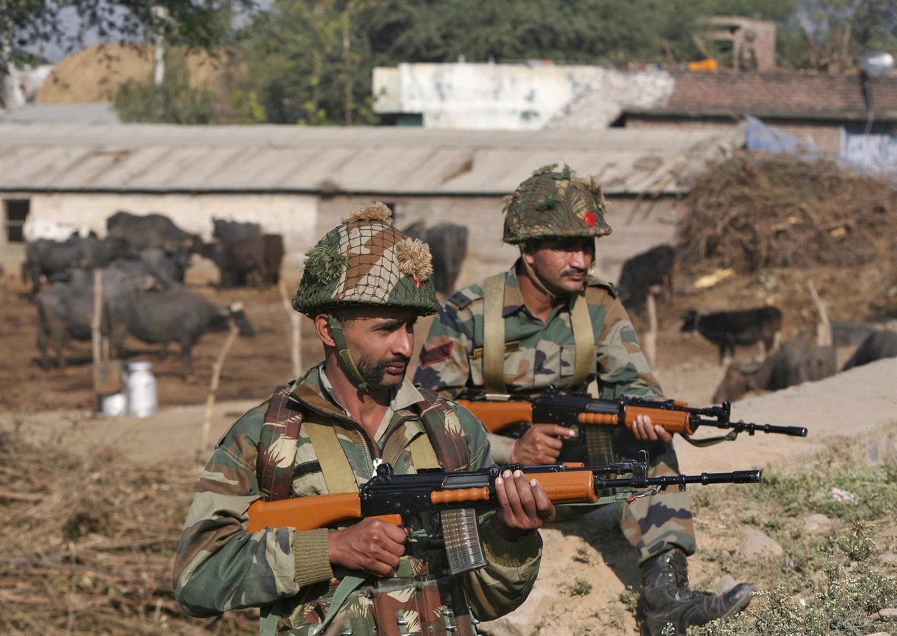 Soldados indios en la base de Pathankot