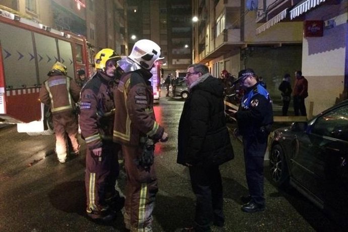 El alcalde de Lleida, Àngel Ros se personó en el incendio del barrio de Cappont