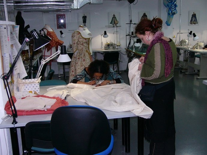 Realización de vestuario en Escuela de Formación Cultural