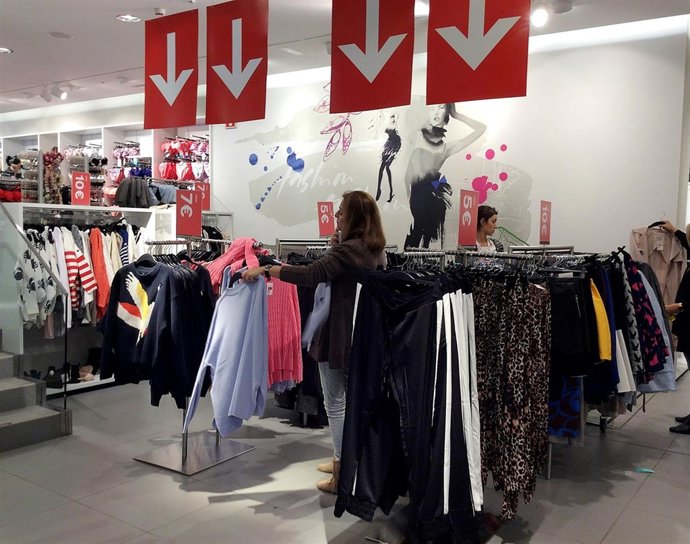 Rebajas, compras, comercio, consumo, ropa, moda, tienda, alimentos, precios, IPC
