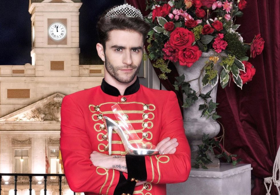 ¿Qué Hace Pelayo Díaz Con El Zapato De La Reina Letizia?