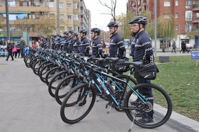 La Policía Local de El Prat cuenta con una nueva unidad ciclista formada por dos