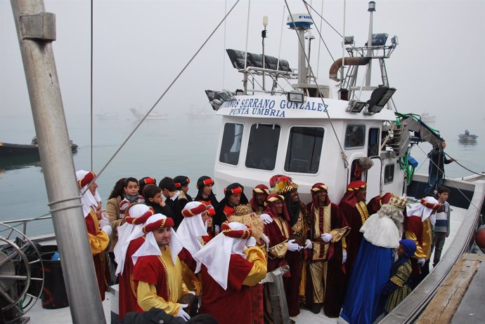 Llegada de los reyes magos en barco a Punta Umbría (Huelva). 