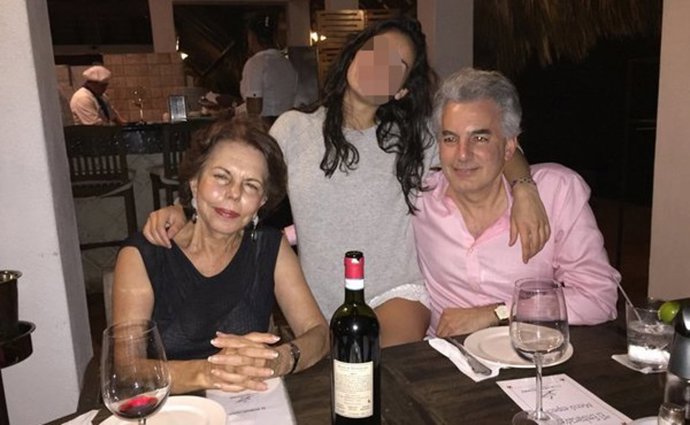PATRICIA LLOSA CON SU HIJO ÁLVARO VARGAS LLOSA/Twitter