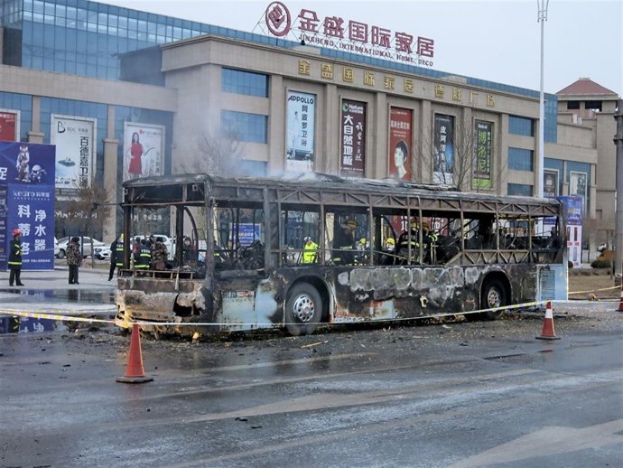 Autobús incendiado en China