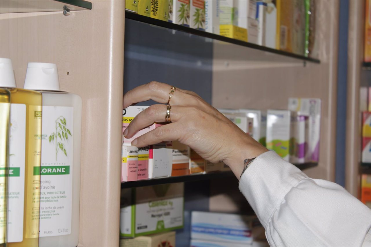 FARMACÉUTICO, FARMACIA, MEDICAMENTO, FÁRMACO