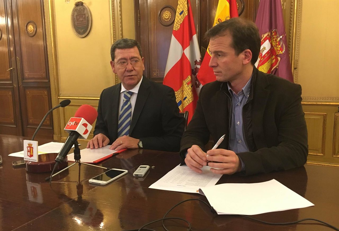 César Rico (izq) y Borja Suárez en rueda de prensa