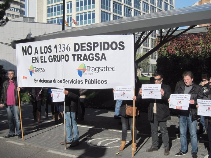 Concentración de Trabajadores de Tragsa frente a la Delegación del Gobierno