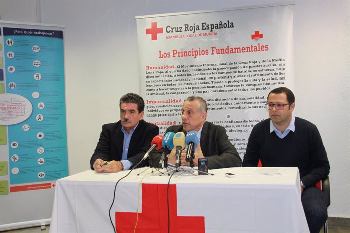 Faustino Herrero, Aurelio Luna y Juan Antonio Balsalobre se dirigen a los medios